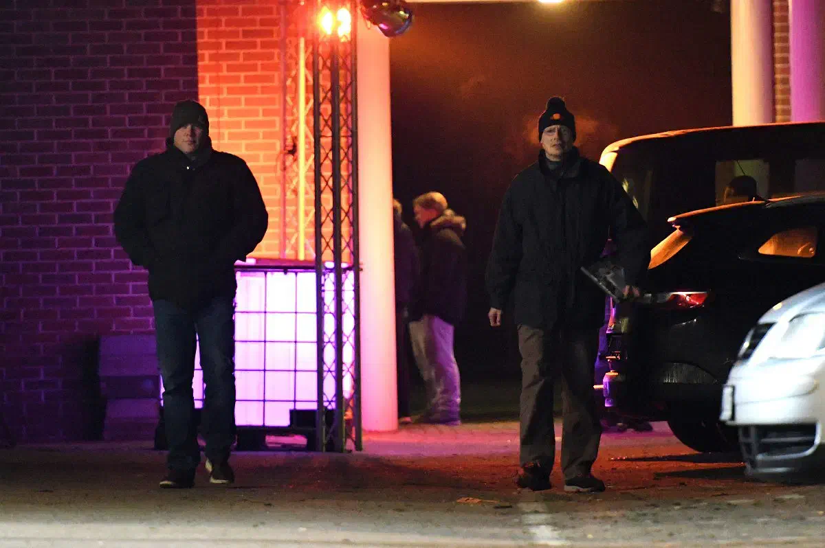 Zu den letzten Teilnehmer*innen am Veranstaltungsort gehörte der langjährige Neonaziaktivist Henrik Ostendorf (hier rechts im Bild) 