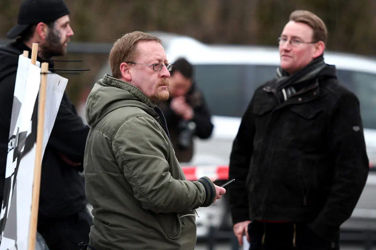 Abermals musste der Neonaziaktivist Dieter Riefling auf einen Redebeitrag verzichten. Die Behörden belegten Riefling in Niedersachsen mit einem Redeverbot. Damit stehen diese nicht alleine. Bereits die NPD belegte Dieter Riefling aufgrund seiner Verhaltensmuster in der Vergangenheit mit einem Redeverbot auf ihren Veranstaltungen.