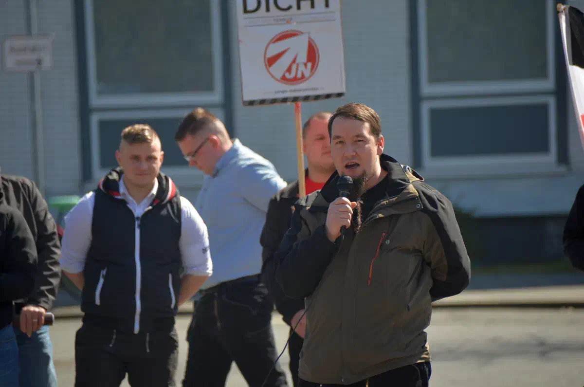 Der zweite Redner des Tages war Benjamin Krüger, ehemaliger Aktivist der verbotenen Kameradschaft 'Besseres Hannover'.