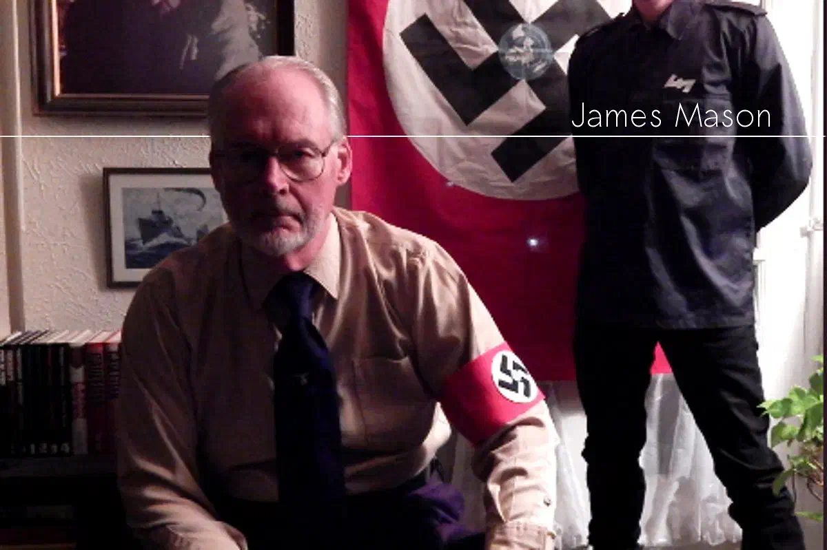 Bei einem weiteren ideologischen Bezugspunkt der "Atomwaffen Division" (AWD) handelt es sich um den amerikanischen Neonazi James Nolan Mason. Der 1952 geborene Neonaziaktivist knüpfte bereits als Jugendlicher Kontakte zur "American Nazi Party" (ANP) und war seit seinem 18. Lebensjahr Mitglied der "Nationals Socialist White People's Party" (NSWPP). In den 70er Jahren verlegte der, sich selbst als Nationalrevoluitionär verstehende Mason, seinen politischen Wirkungskreis auf die Strukturen der "National Socialist Liberation Front" (NSLF) um dann in den frühen 80er Jahren den sogenannten "Universal Ordner" (UO) zu gründen.