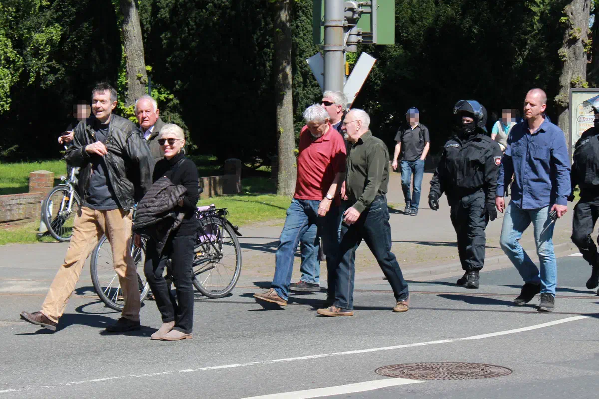 Ganz links im Bild: Gerhard Vierfuß aus Oldenburg, führendes Mitglied des völkisch-nationalistischen „Oldenburger Kreis“ und ehemaliger Sprecher der lokalen AfD.
