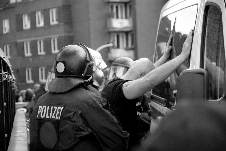 Ganz ohne Personenkontrollen, Durchsuchungen und Festnahmen ging es z.B. in Hamburg nicht.