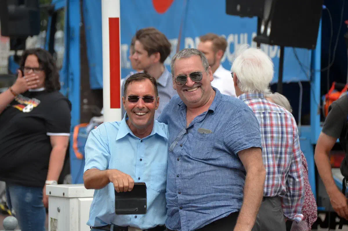 Links im Bild: Der AfD-Landtagsabgeordnete Jens Ahrends aus dem Ammerland