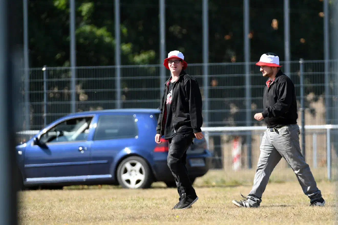 Nachdem sich der "Eichsfeldtag" in den letzten Jahren zu einem regelrechten "Festival" entwickelte, wurde in diesem Jahr das Rahemprogramm deutlich abgespeckt. Man wolle sich zu einer "Familienveranstaltung weiterentwickeln". Eine Entwicklung die nicht überrascht. Gehört der Kreis um Thorsten Heise doch zu den Organisatoren des sogenannten "Schild & Schwert"-Festivals" welches in diesem Jahr erstmals im sächsischen Ostritz veranstaltet wurde.