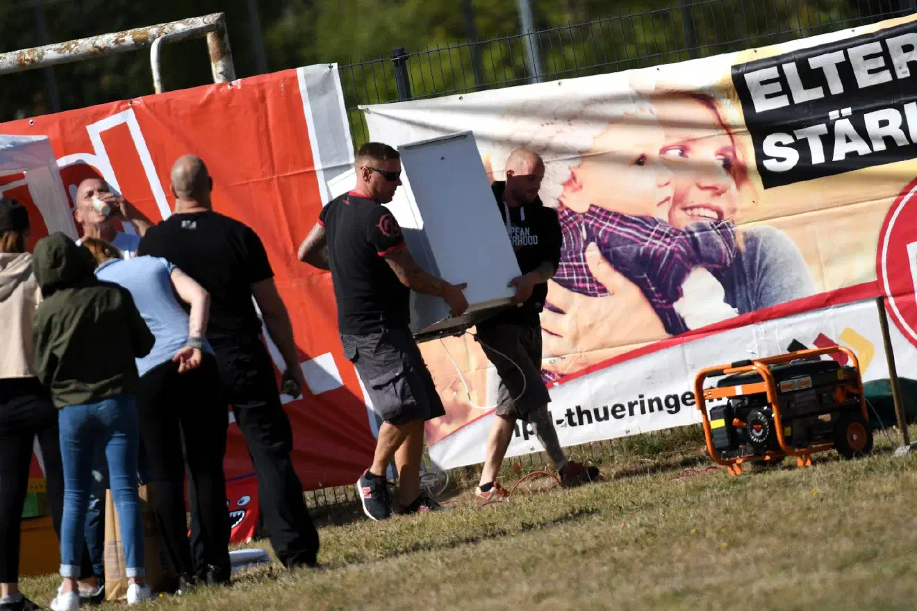 Während in den Vorjahren jeweils mehrere einschlägige Musikgruppen der Neonaziszene einen Auftritt in Leinefeld absolvierten, wurde das Musik-Program in diesem Jahr deutlich abgespeckt. In diesem Jahr sollten lediglich Liedermacher einen Auftritt absolvieren.