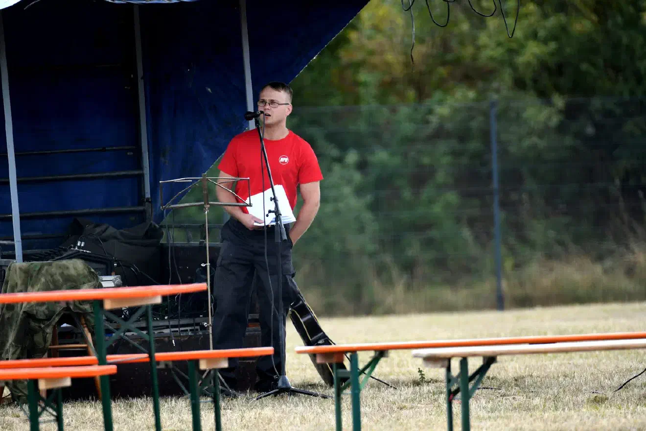 Martin Lopotsch, vom NPD-Kreisverband Eichsfeld während eines Redebeitrages. Neben der NPD agiert Lopotsch in den Strukturen der neonazistischen "Kameradschaft Northeim"