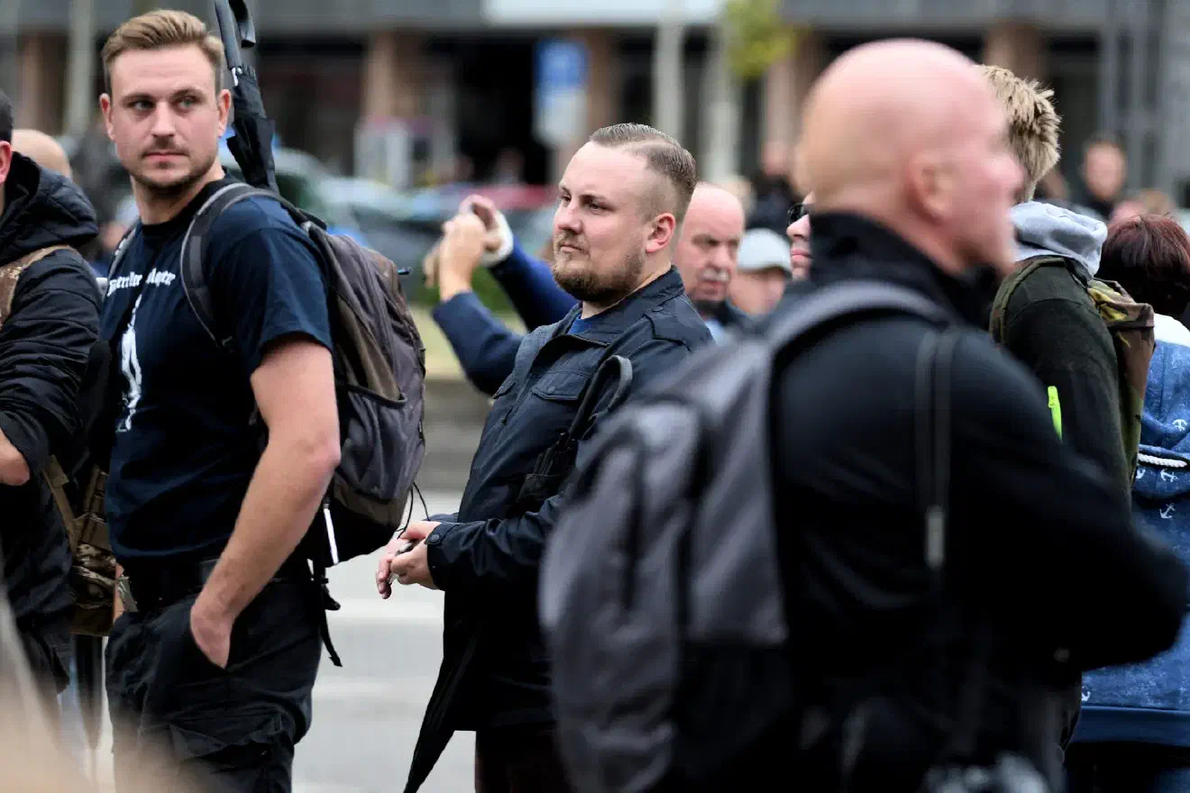 Ebenso wie Neonazis aus Niedersachsen, insbesondere der JN Braunschweig. 