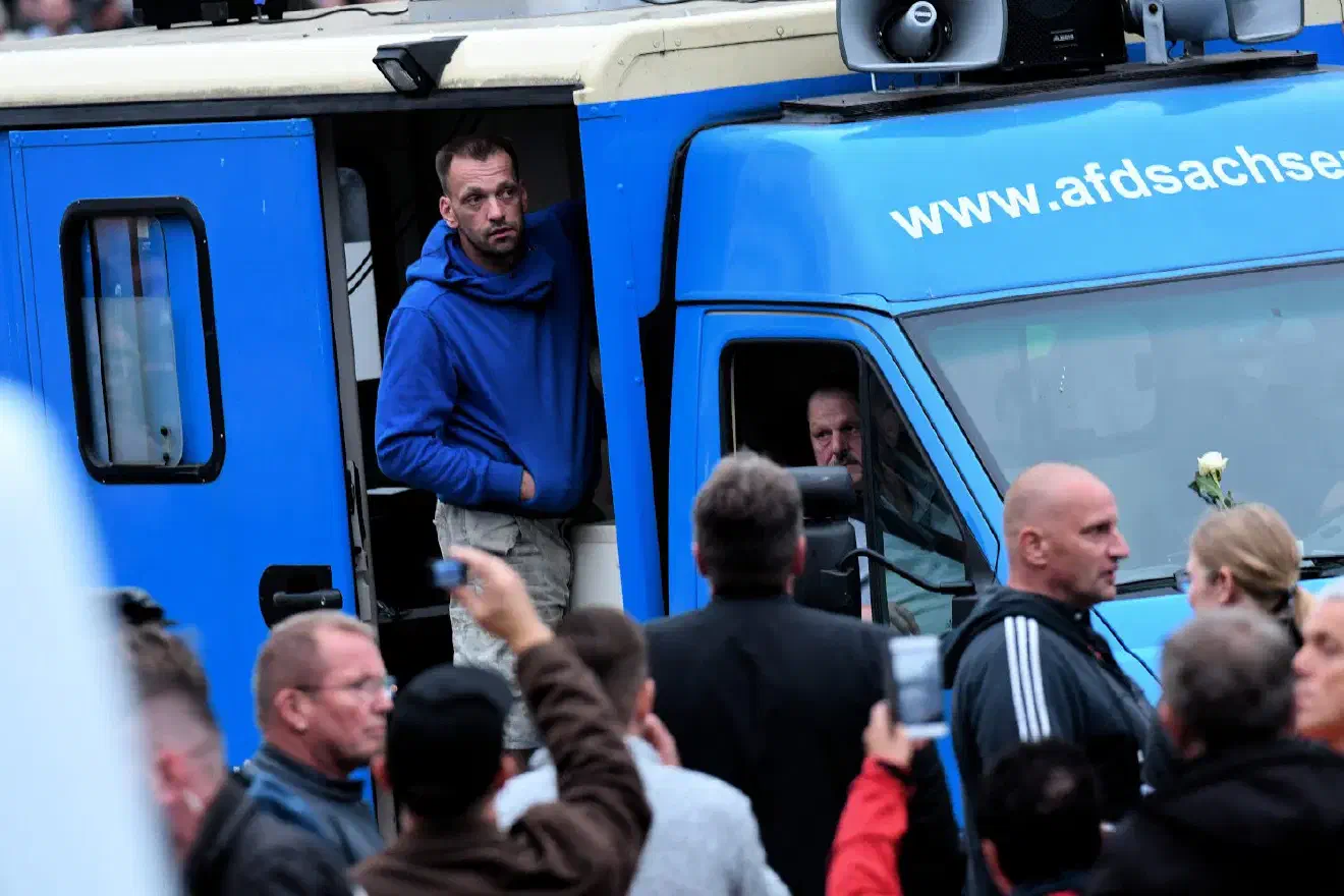 Eine antifaschistische Blockade hielt den Aufmarsch der angereisten Neonazis schließlich auf.