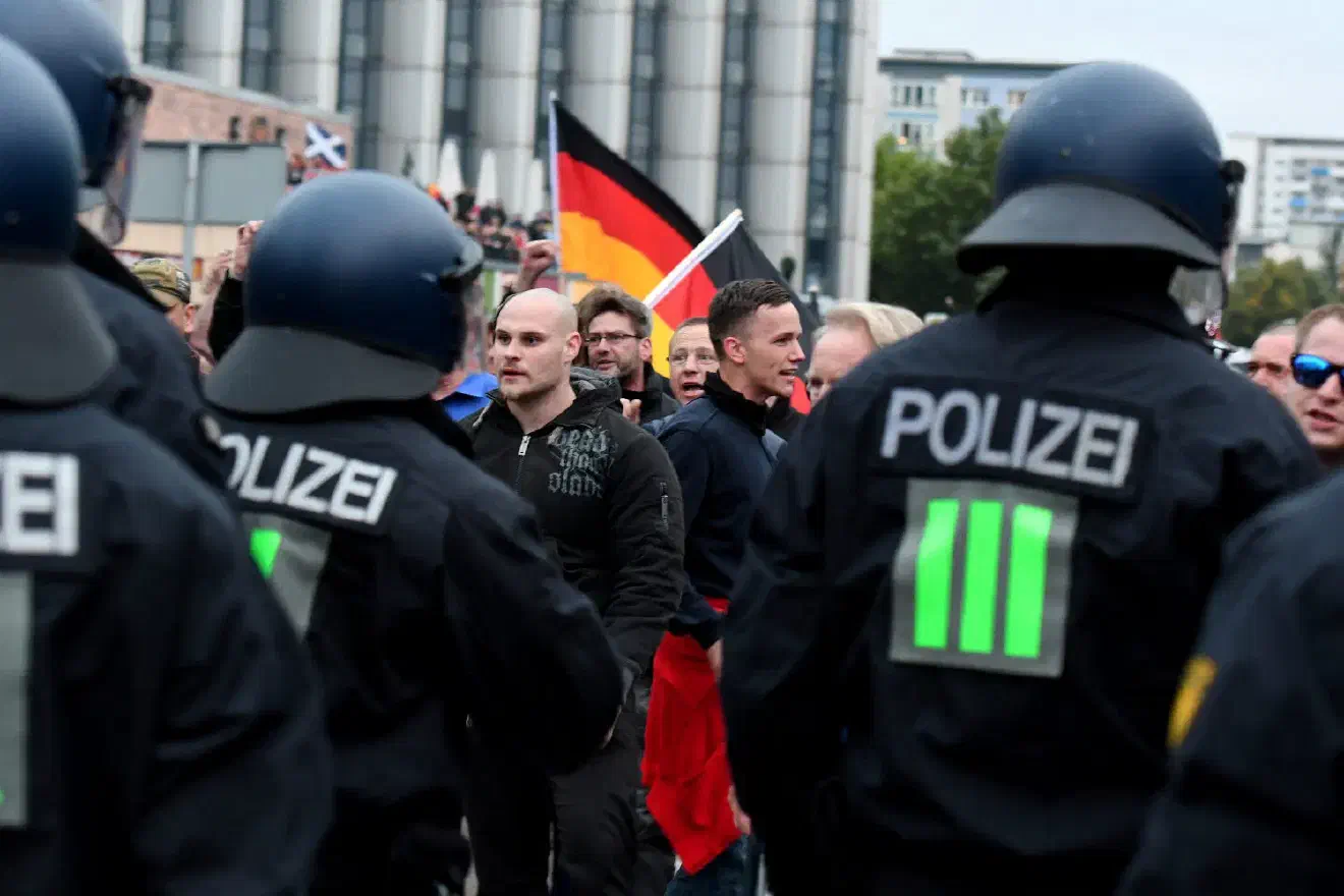 Niedersächsiche und nordrhein-westfälische Neonazis stellten dabei einen Teil der ersten Reihen.