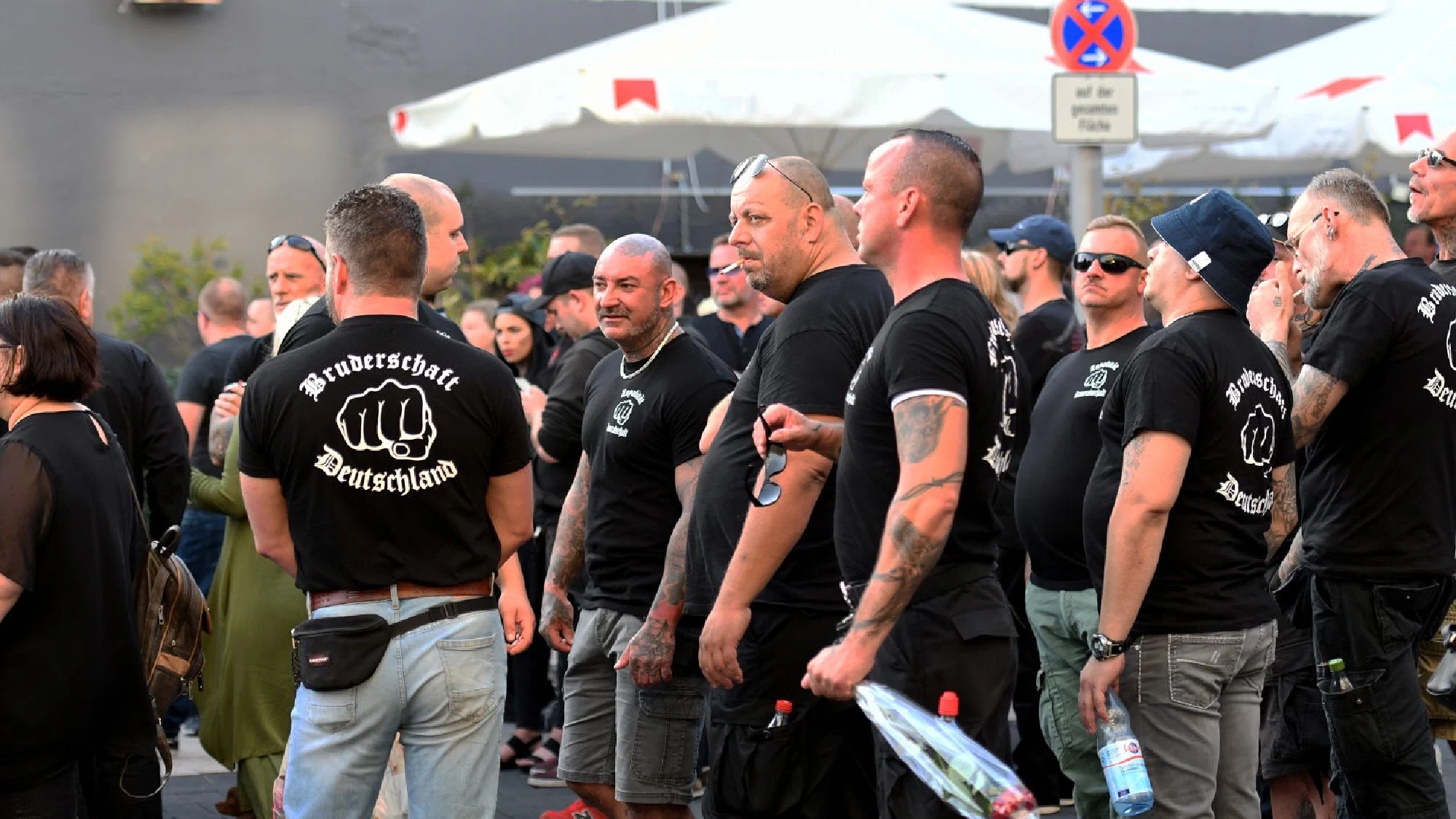 Trauermarsch von Hooligans und Neonazis in Mönchengladbach