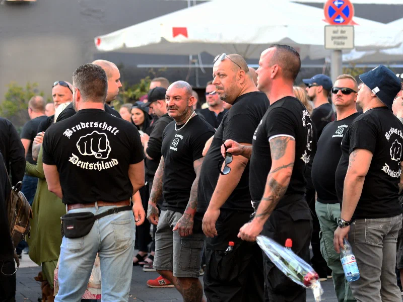Trauermarsch von Hooligans und Neonazis in Mönchengladbach