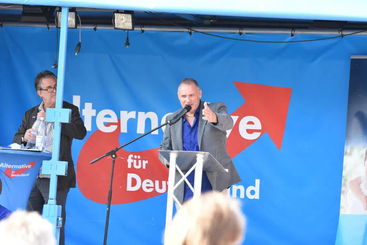 Thorsten Moriße aus Wilhelmshaven bei seiner Rede. Den ganzen Tag war er bemüht Einheit im zerrütteten Kreisverband zu demonstrieren.
