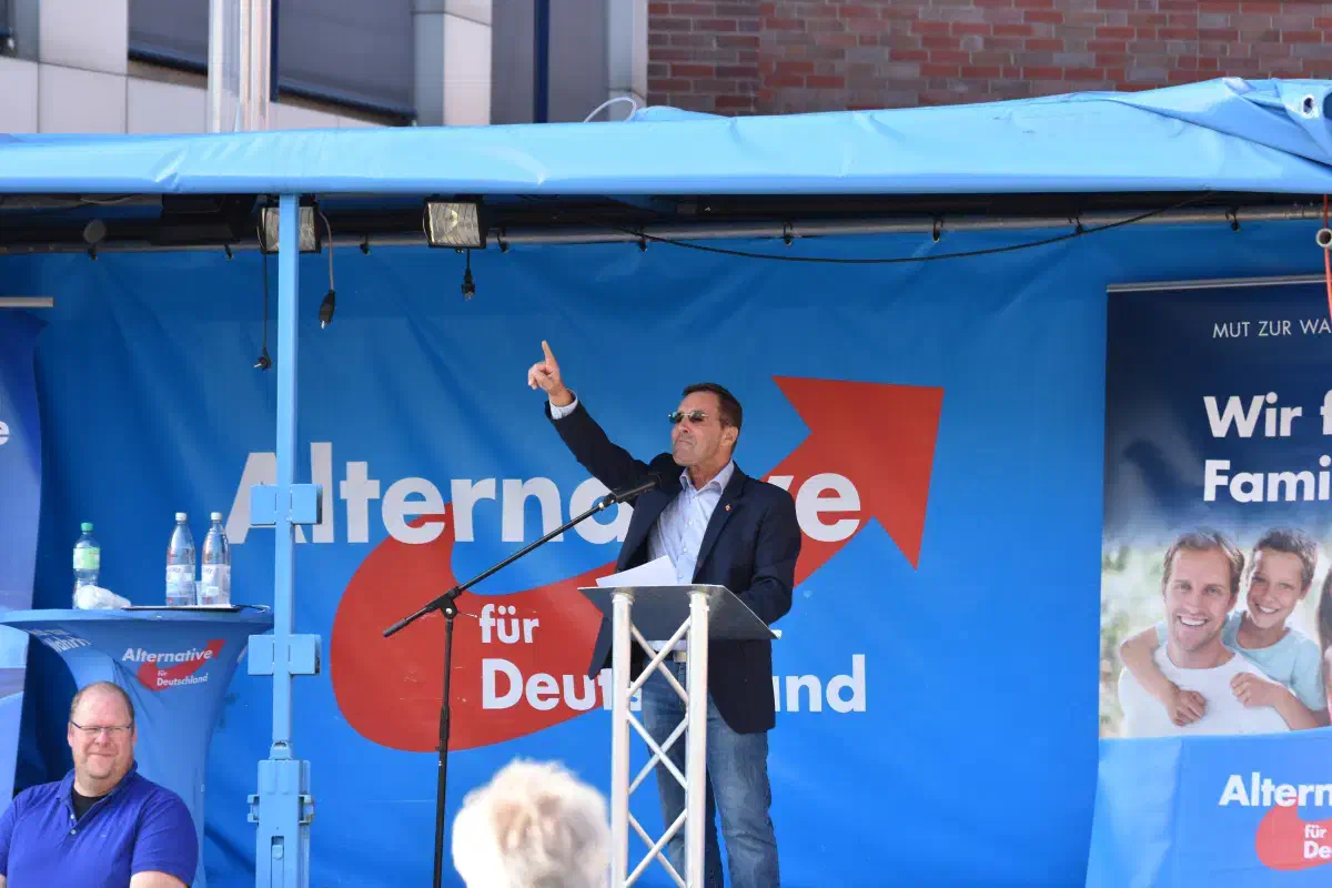 Jens Ahrens will bei seiner Rede hoch hinaus.