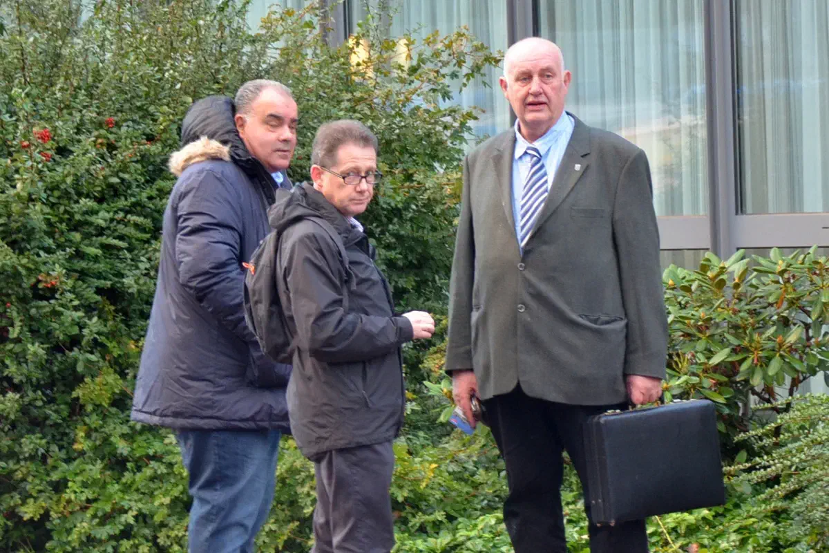 Rechts im Bild: Ronald Harms, Vorsitzender der AfD-Fraktion im friesischen Sande. Harms distanziert sich nicht von der völkischen AfD-Initiativgruppe Friesland/Wilhelmshaven.