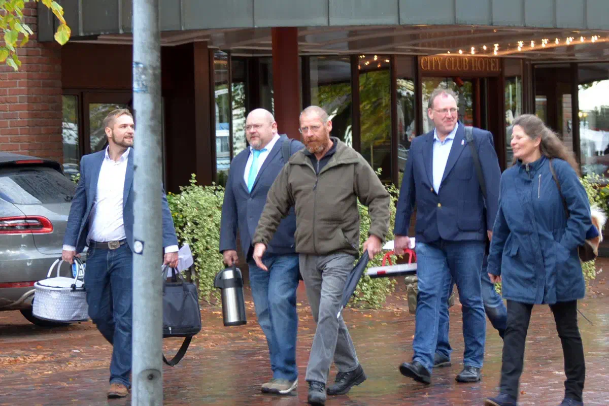 Links im Bild: Stephan Bothe, AfD-Funktionär aus dem Kreisverband Lüneburg und Landtagsabgeordneter der AfD in Niedersachsen.