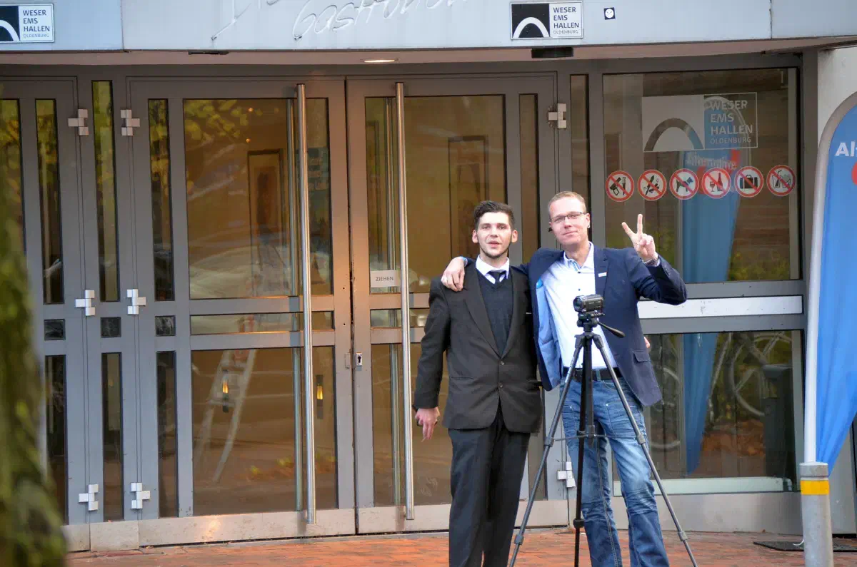 Medial begleitet wurde der Parteitag vom AfD-nahen Youtubeformat „RIKO TV“ aus der Region Osnabrück.