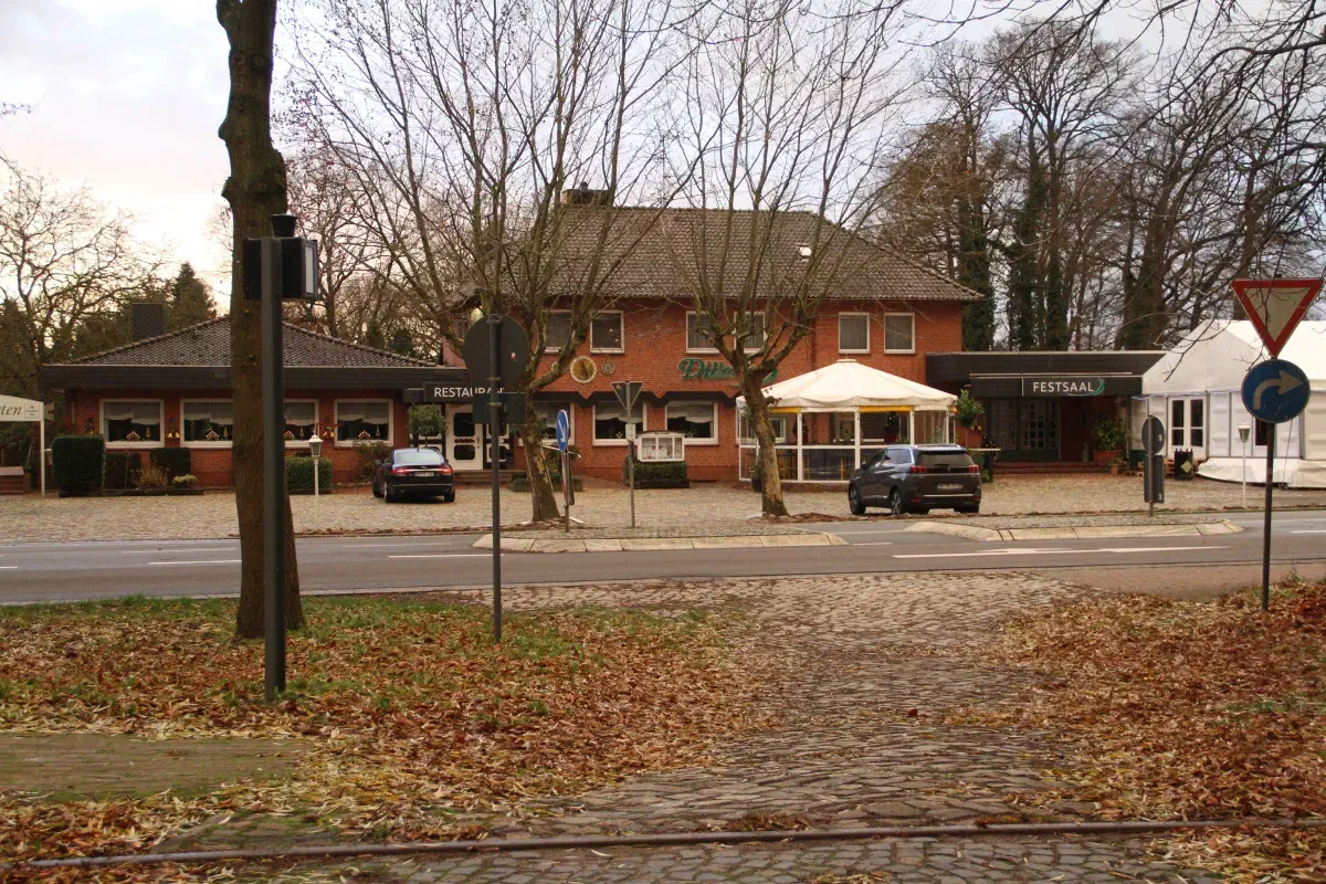 das „Dillertal“  in Homfeld an der B6. Hier fanden in den letzten 2 Jahren mehrere Vorträge sowie die Wahlparty der AfD anlässlich der Kommunalwahl 2017 statt. Eine von der AfD Diepholz  für November geplante Vortragsveranstaltung mit Paul Hampel ließ der Wirt jedoch kurzfristig platzen, nachdem auch hier Gegenprotest angemeldet wurde.