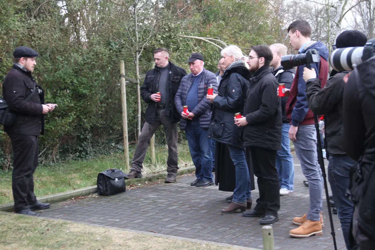 Deutlich wurde das auch in der Ausrichtung einer „Gedenkkundgebung“ im März 2018 in Kirchweyhe. Dort versuchte die AfD noch erfolgloser als schon vor ihr die IB, die NPD und die Partei „Die Rechte“ den Tod eines jungen Mannes für ihre Zwecke zu instrumentalisieren.  Angemeldet  wurde diese Kundgebung  vom damaligen Vorsitzenden der inzwischen aufgelösten Jugendorganisation der AfD Niedersachsen, Lars Steinke. Steinke wurde vor kurzem wegen diskriminierender Facebookäußerungen aus der Partei ausgeschlossen, und de „Junge Alternative“ wurde in Niedersachsen zum Beobachtungsfall für den Verfassungsschutz.