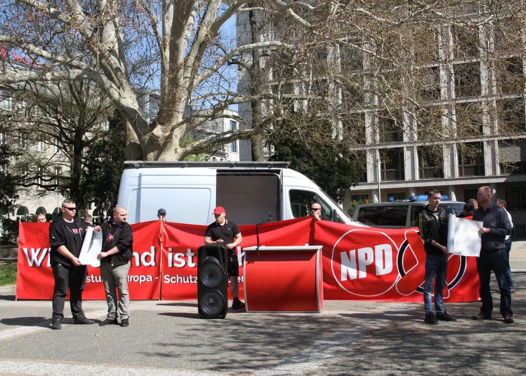 Trotz der fehlenden Beteiligung von Mitgliedern der NPD Hannover und des NPD-Landesvorstandes (beide existieren -wie vermutlich ein Großteil der niedersächsischen Kreisverbände- lediglich noch digital)…