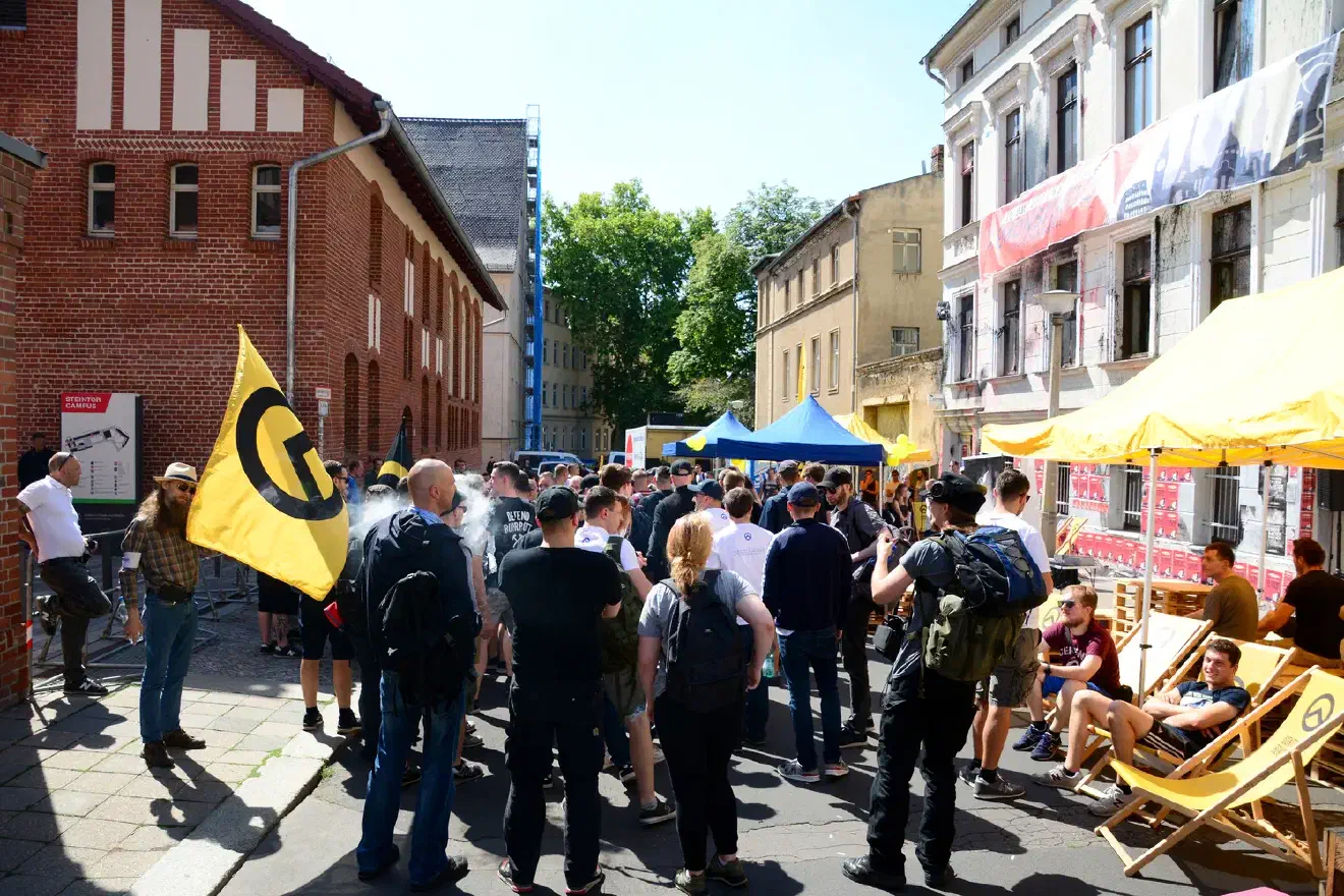 Etwa 200 Personen folgten diesem Aufruf. Damit blieben sie unter den erwarteten Zahlen weit zurück.