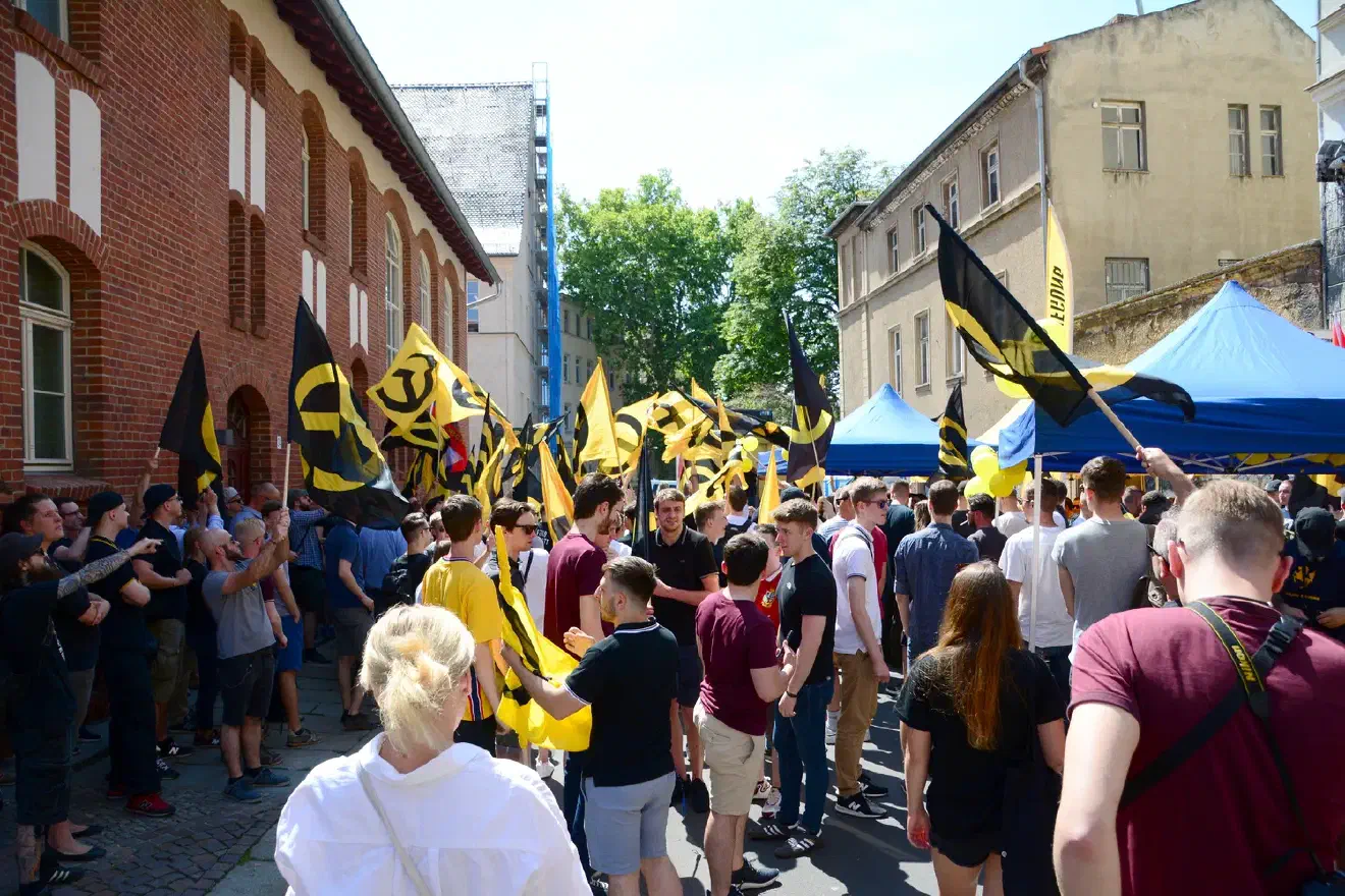 Trotz des Laufverbotes versuchte die Identitäre Bewegung medial wirksame Bilder zu generieren.