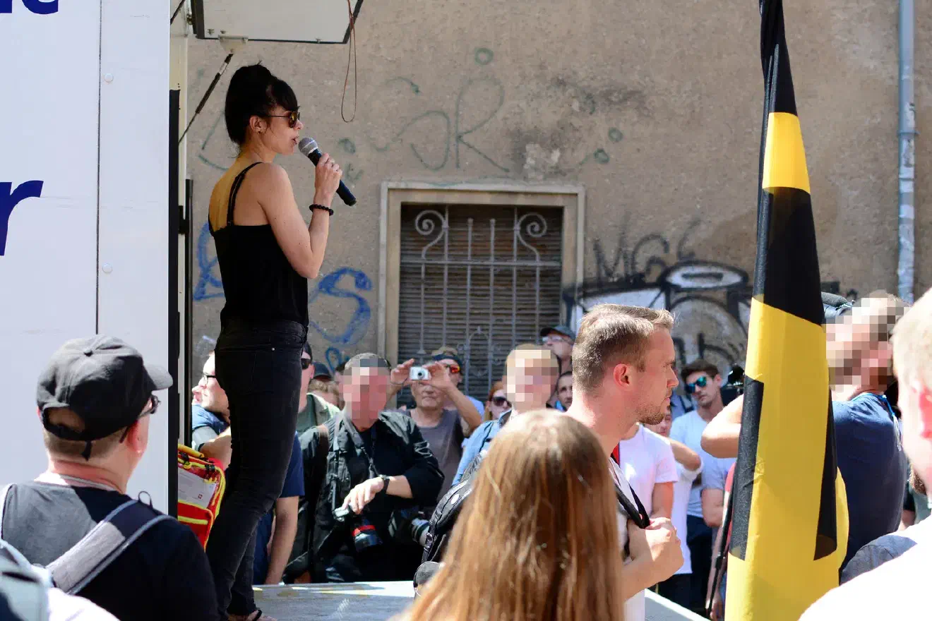 Wütend war man darüber, dass der Verfassungsschutz die Identitäre Bewegung als rechtsextrem einstuft.