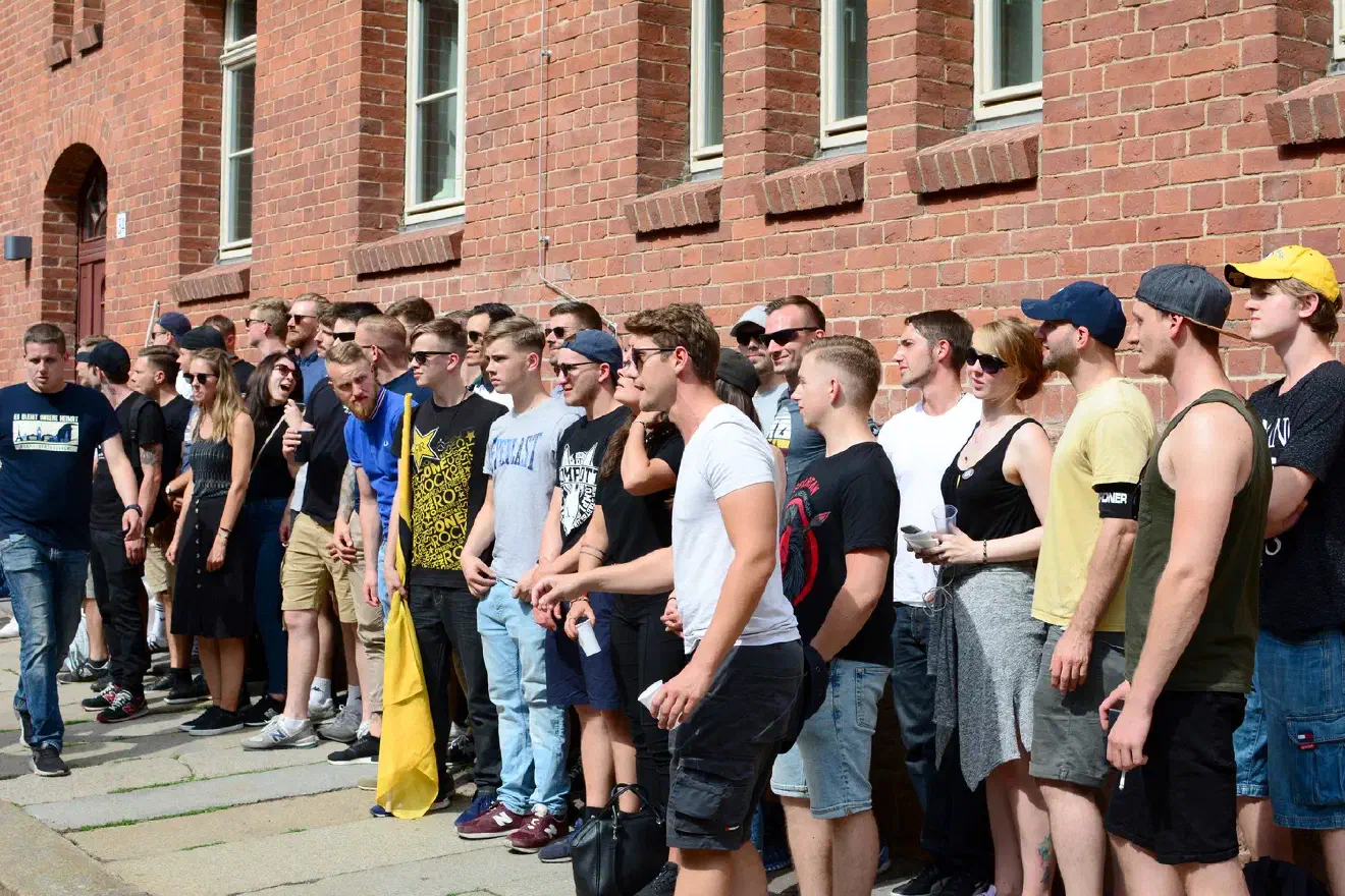 Mehrmals trafen sich Identitäre zu einem Gruppenfoto.