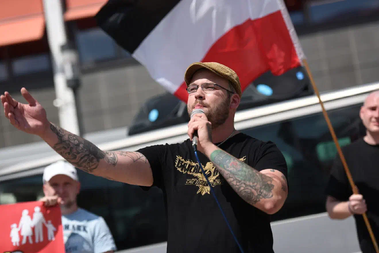 Johannes Welge hielt ebenfalls den ersten Redebeitrag der Versammlung. Angesichts antifaschistischer Gegenproteste ging seine Rede weitestgehend unter.