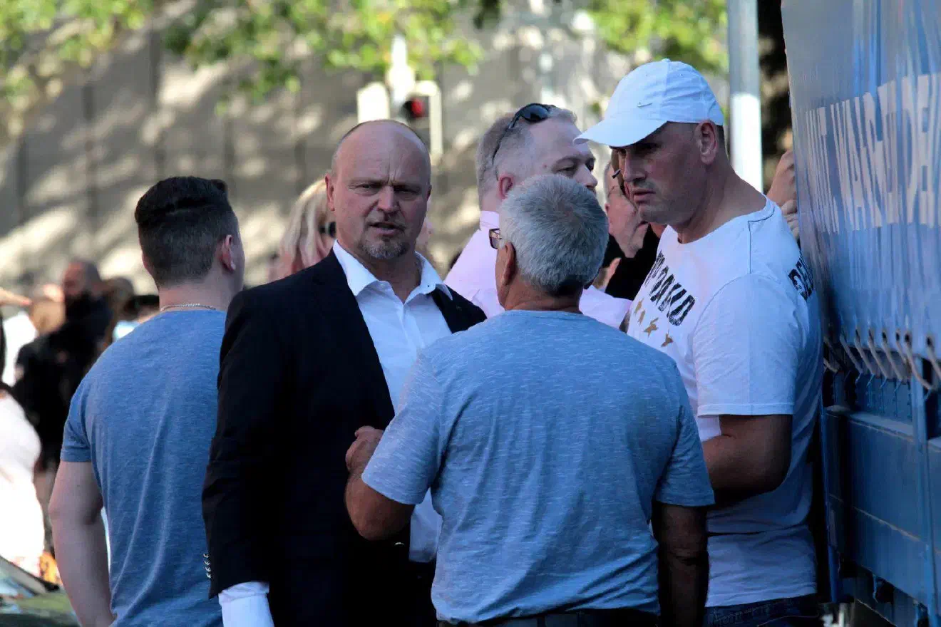 Vorbereitet und durchgeführt wurde die Veranstaltung von einem Organisationsteam um Dietmar Friedhoff. Friedhoff ist Bundestagsabgeordneter der AfD und (Mit-)Begründer des „Pegasus Germanus“, wie sich die Flügelanhänger*innen in Niedersachsen bezeichnen.