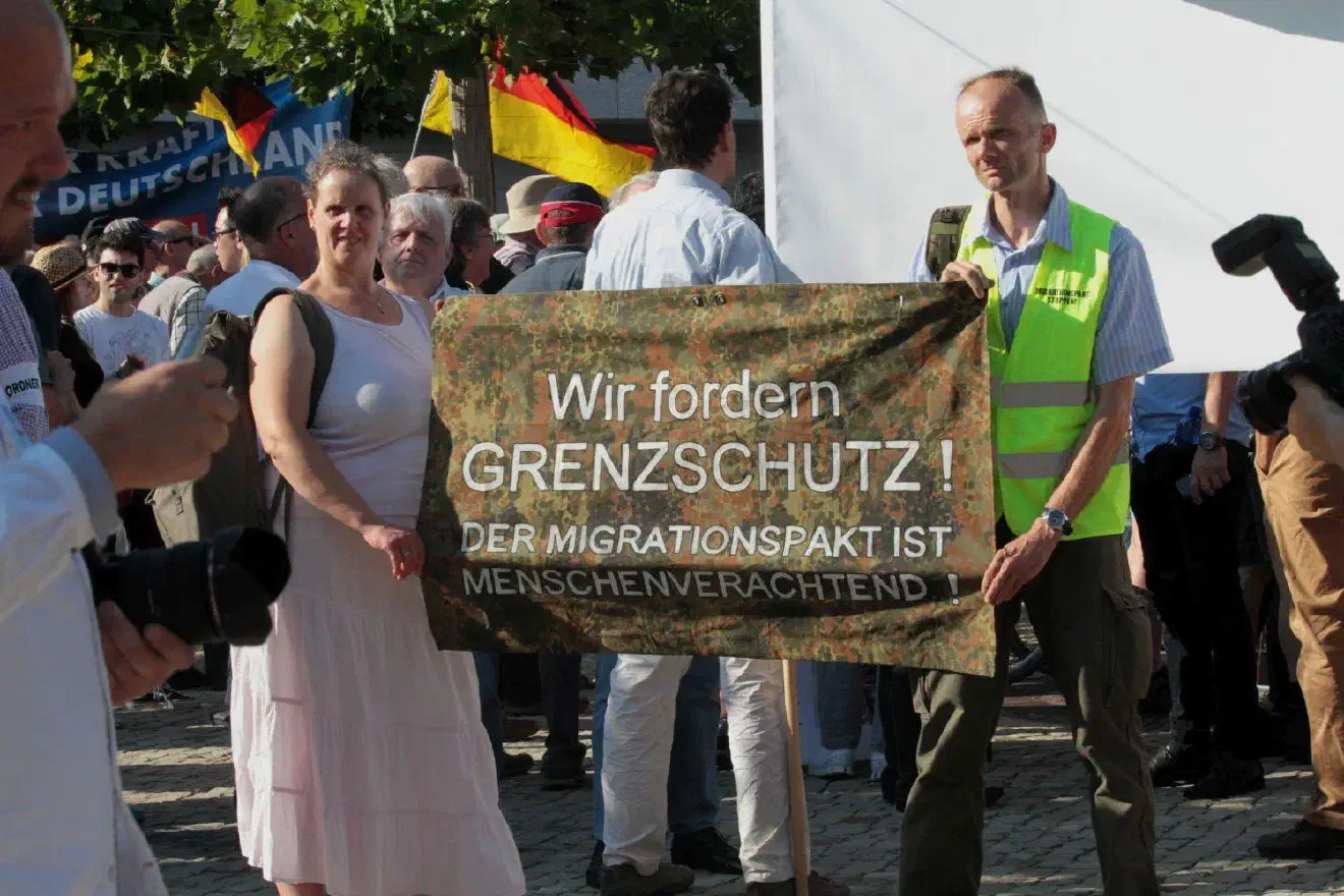 Auch Gerd und Anna-Maria Ulrich aus Detmold hatte es nach Hannover gezogen. Beide waren in der verbotenen Heimattreuen Deutschen Jugend (HDJ) aktiv und führten dort Zeltlager und Schulungen für Kinder und Jugendliche durch.