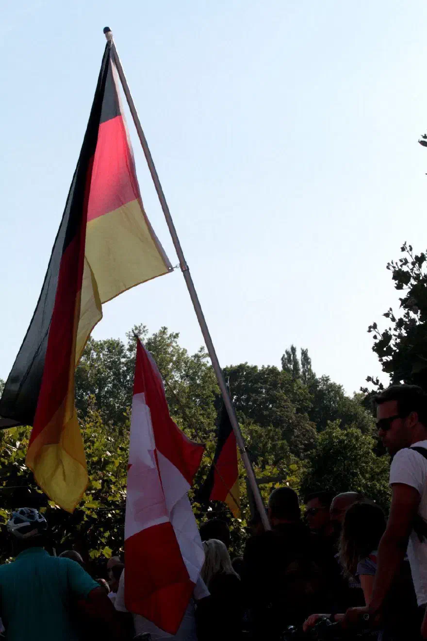 ... „Wer Deutschland nicht liebt, soll Deutschland verlassen!“ zu hören.