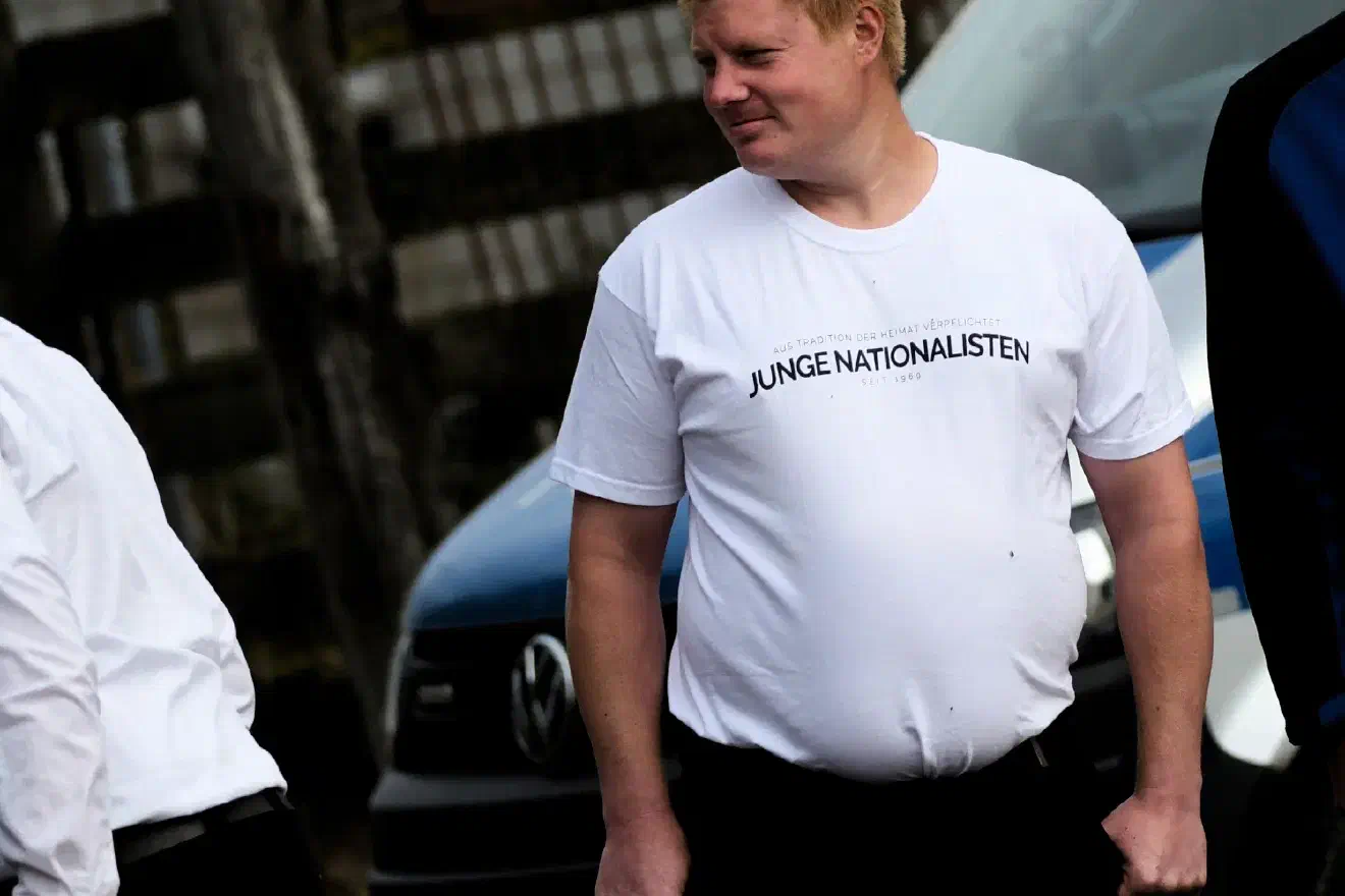 Während das Gelände in den letzten Jahren primär für spezielle Veranstaltungen, wie beispielsweise als "Brauchtumsfeiern" deklarierte Sonnenwendfeiern genutzt wurde, wird der Gebäudekomplex nun auch als zukünftiges Schulungszentrum ausgebaut.