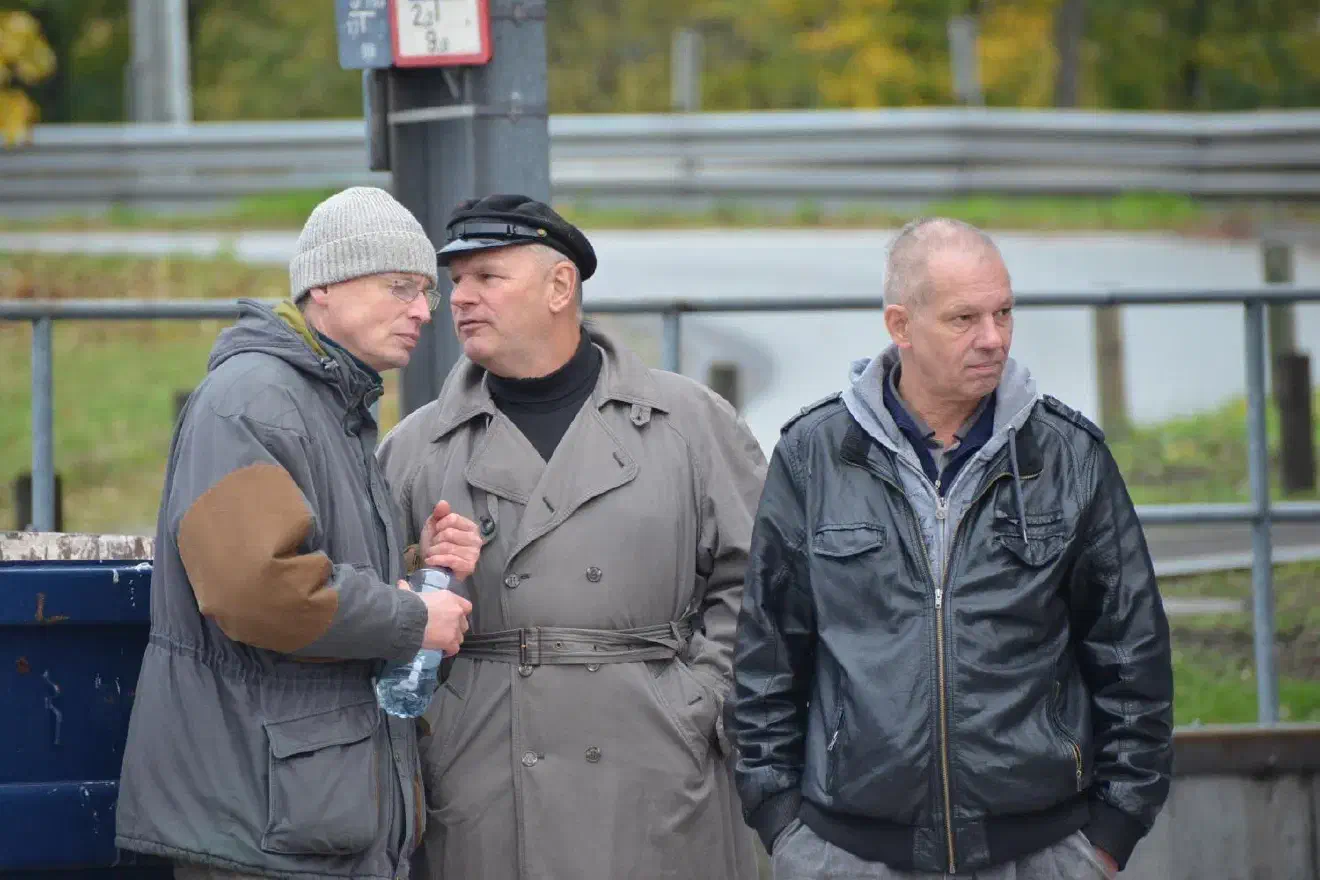 Auch altgediente Funktionäre aus der Neonaziszene, wie hier Hendrik Ostendorf, Thomas Wulff und Christian Worch, nahmen an der Demonstration teil. Worch, ehemals bundesweit bedeutsam, blieb allerdings nur die Rolle einer Randfigur.
