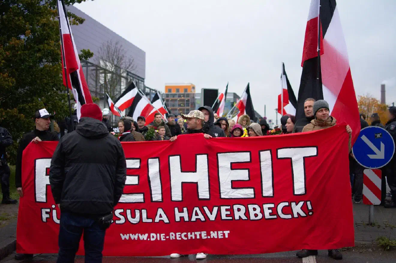 Angeführt wurde der Aufmarsch vom Dortmunder Ableger der Partei „Die Rechte“.