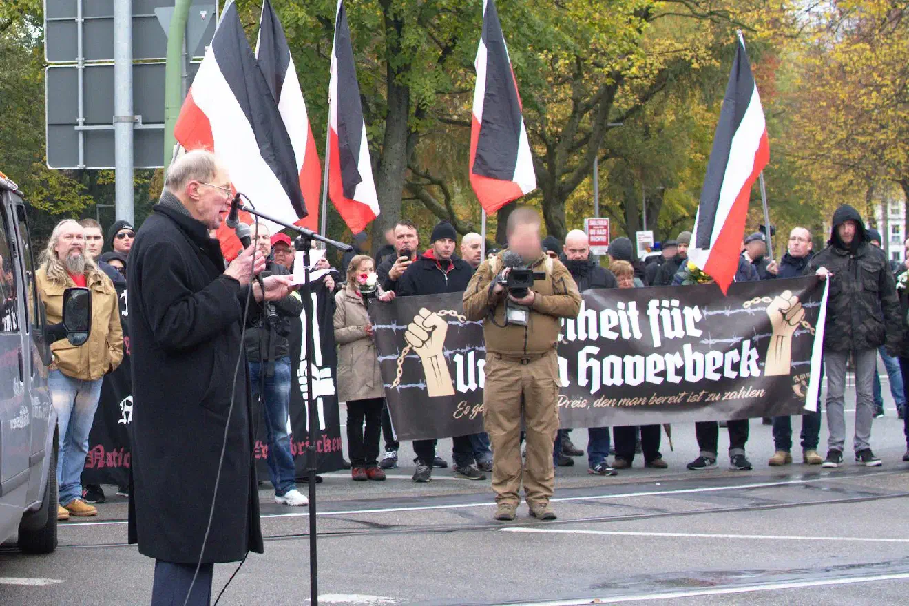 Aus Großbritanien reiste Richard Edmonds, Mitbegründer der „British National Party“, an.