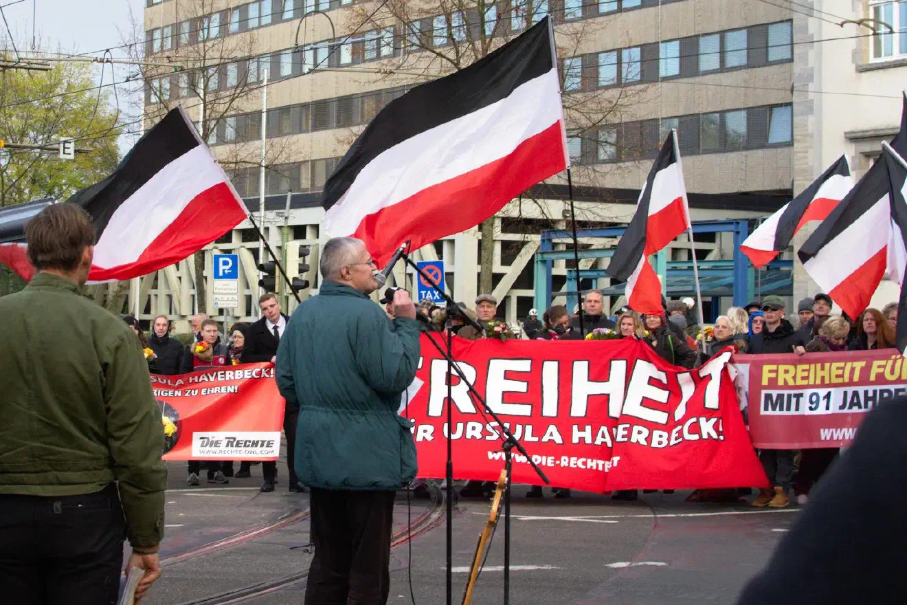 Wie im Vorjahr hielt der „Reichsbürger“ Christian Bärthel aus Ronneburg (Thüringen) eine durch und durch antisemitische Rede.