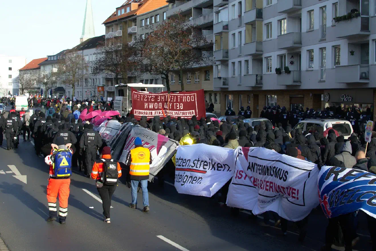 Es nahmen etwa 20.000 Personen an der Demonstration teil.