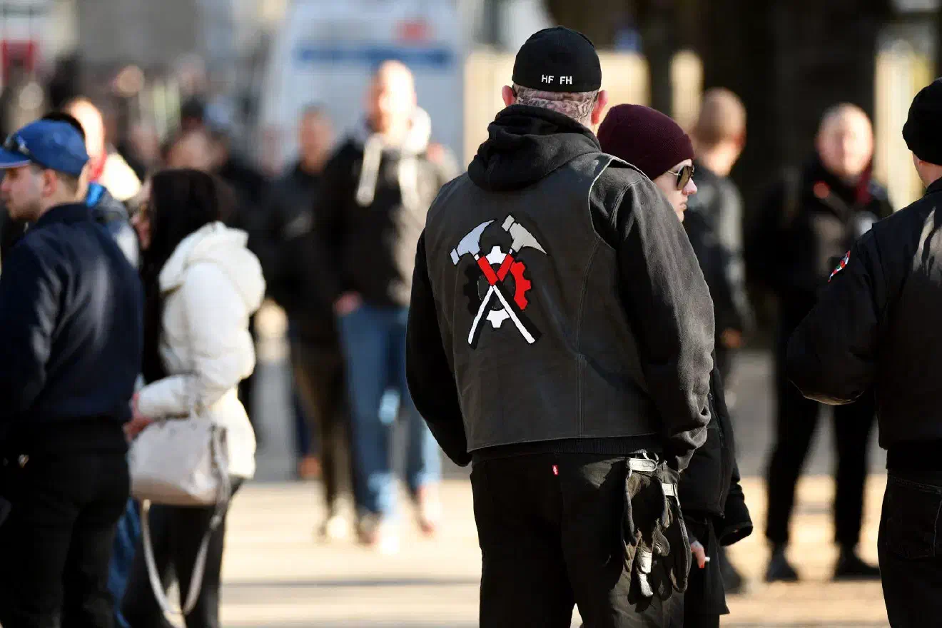 Ein Großteil der Teilnehmer*innen des diesjährigen "Day of Honour" kann dem Netzwerk der Hammerskins zugeordnet werden. 