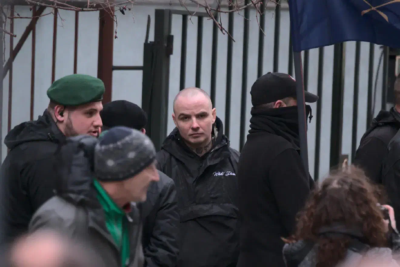 Auch der französische Neonazi Tomasz Skatulsky, Verantwortlicher der Neonazimarke “Pride France” befand sich unter den Teilnehmer*innen.