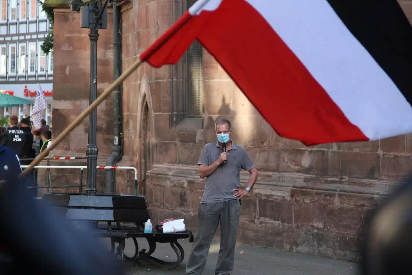 Als erster Redner ergriff der Anmelder, Christian Worch, das Mikrofon.