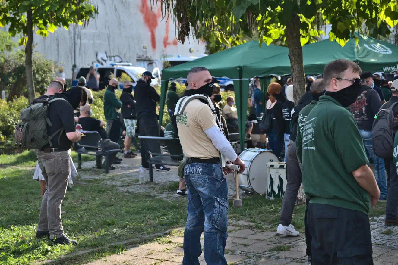 ... Außerdem gab es noch Einschränkungen beim mitführen der Trommeln. Es durfte letztendlich nur eine Trommel mitgeführt werden.
