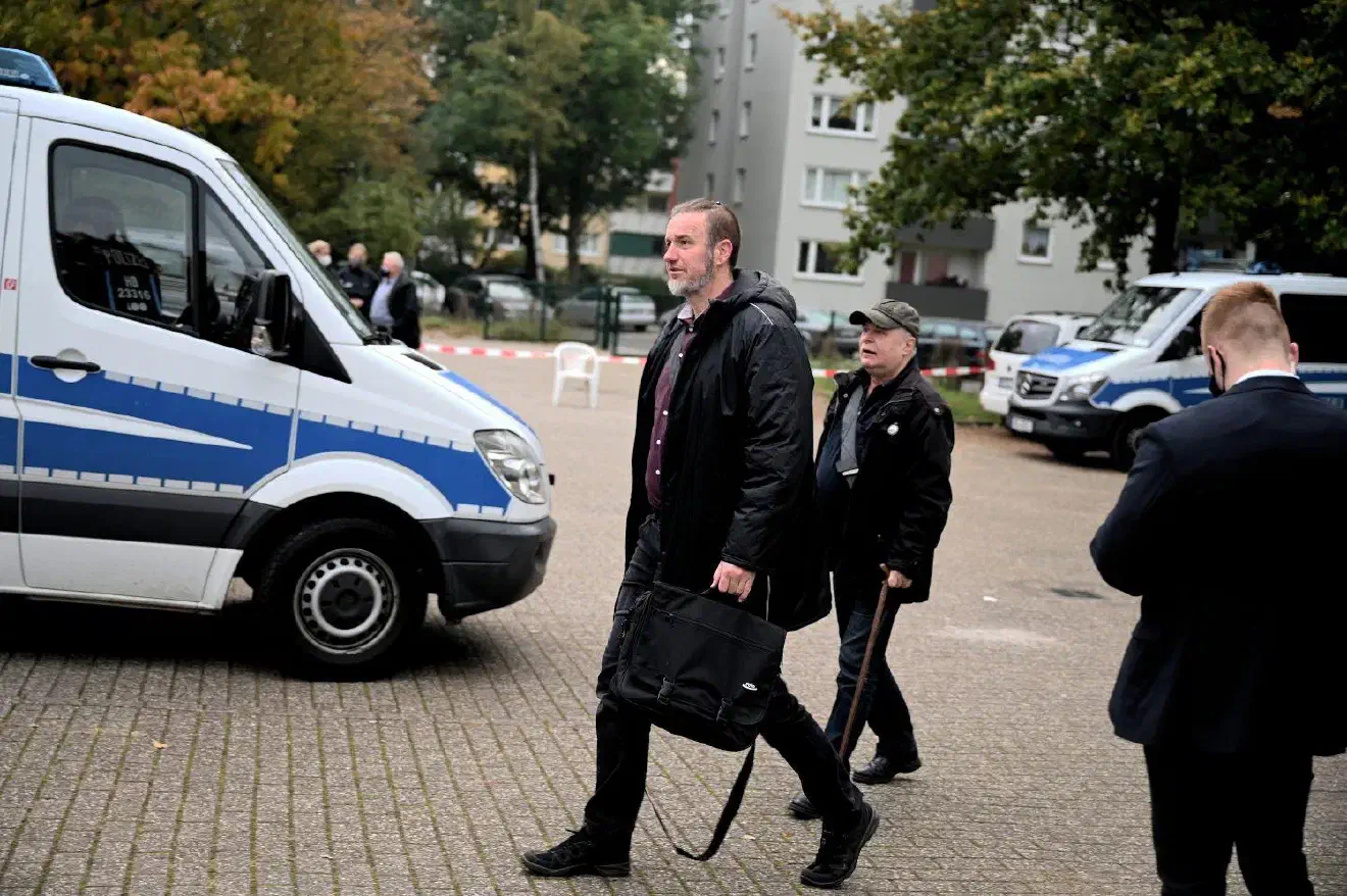 Sven Lichtenfeld (mitte)