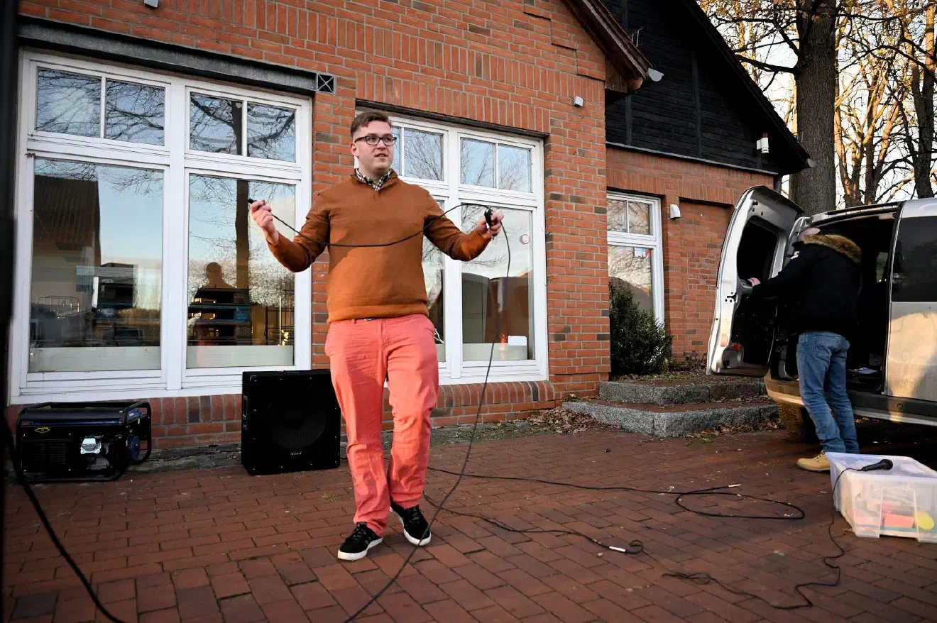 Die als "Infostand" deklarierte Veranstaltung stand im Zusammenhang mit dem Aufbau eines NPD-Schulungs- und Veranstaltungszentrums in Eschede.