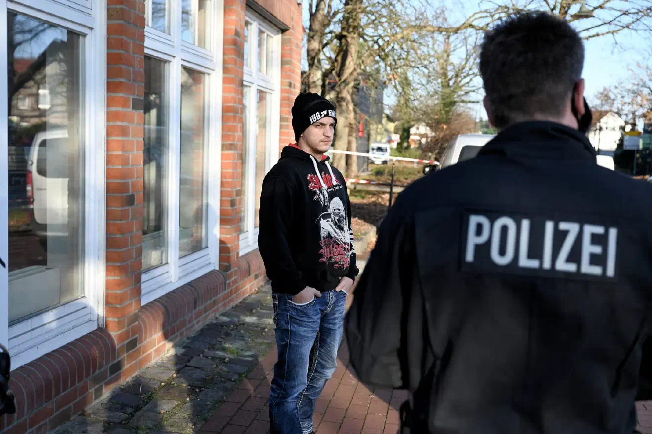Bereits am Vortag wollen Neonazis nach Eigenangaben eine völkische Wintersonnenwendfeier in Eschede durchgeführt haben. Ob diese auf "Hof Nahtz" durchgeführt wuirde blieb offen.