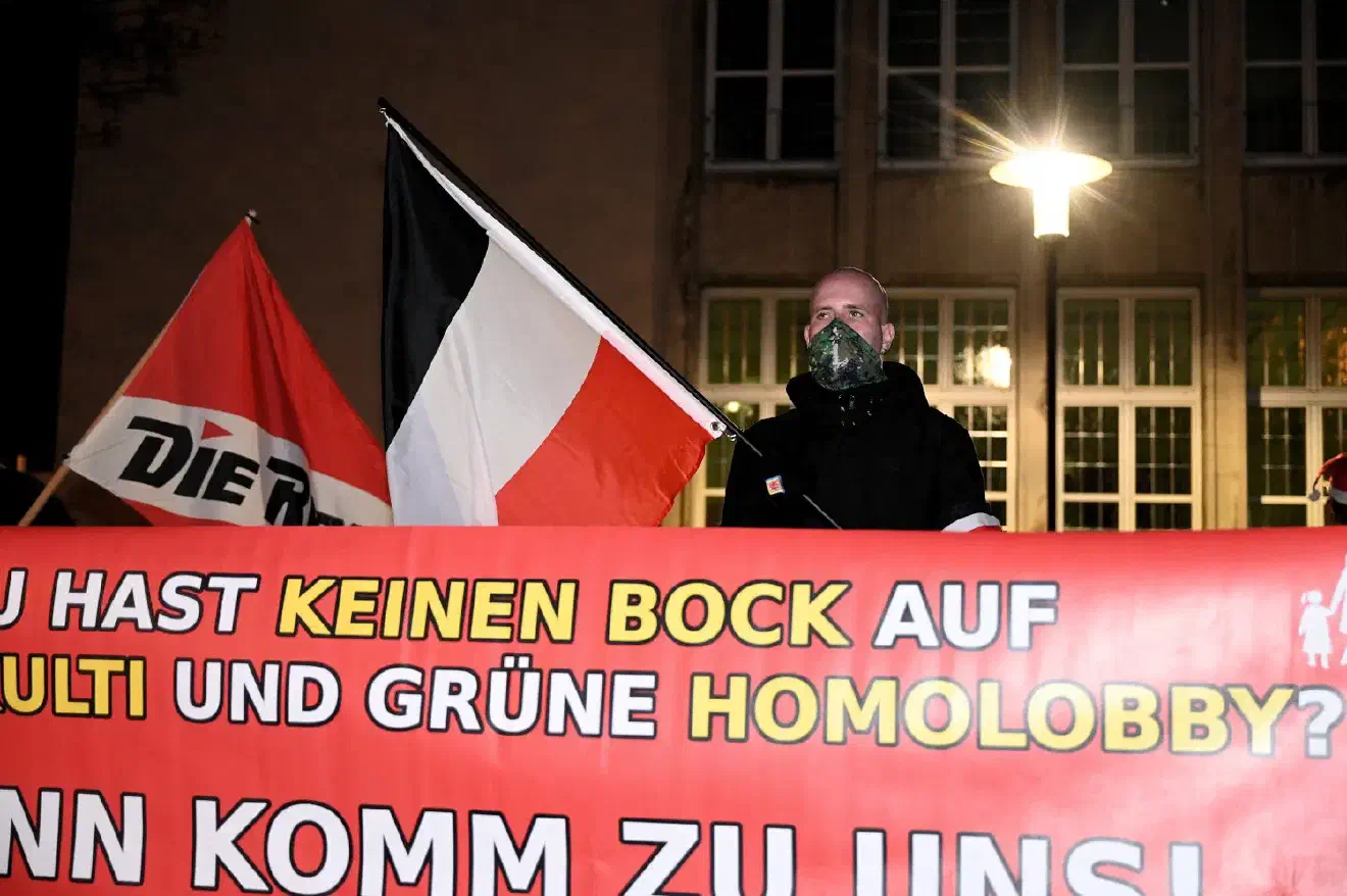 Nach Beendigung dieser ersten Kundgebung fuhren die angereisten Teilnehmer*innen mittels öffentlicher Verkehrsmittel dann zum Hauptbahnhof von Braunschweig und hielten abermals eine Kundgebung ab.