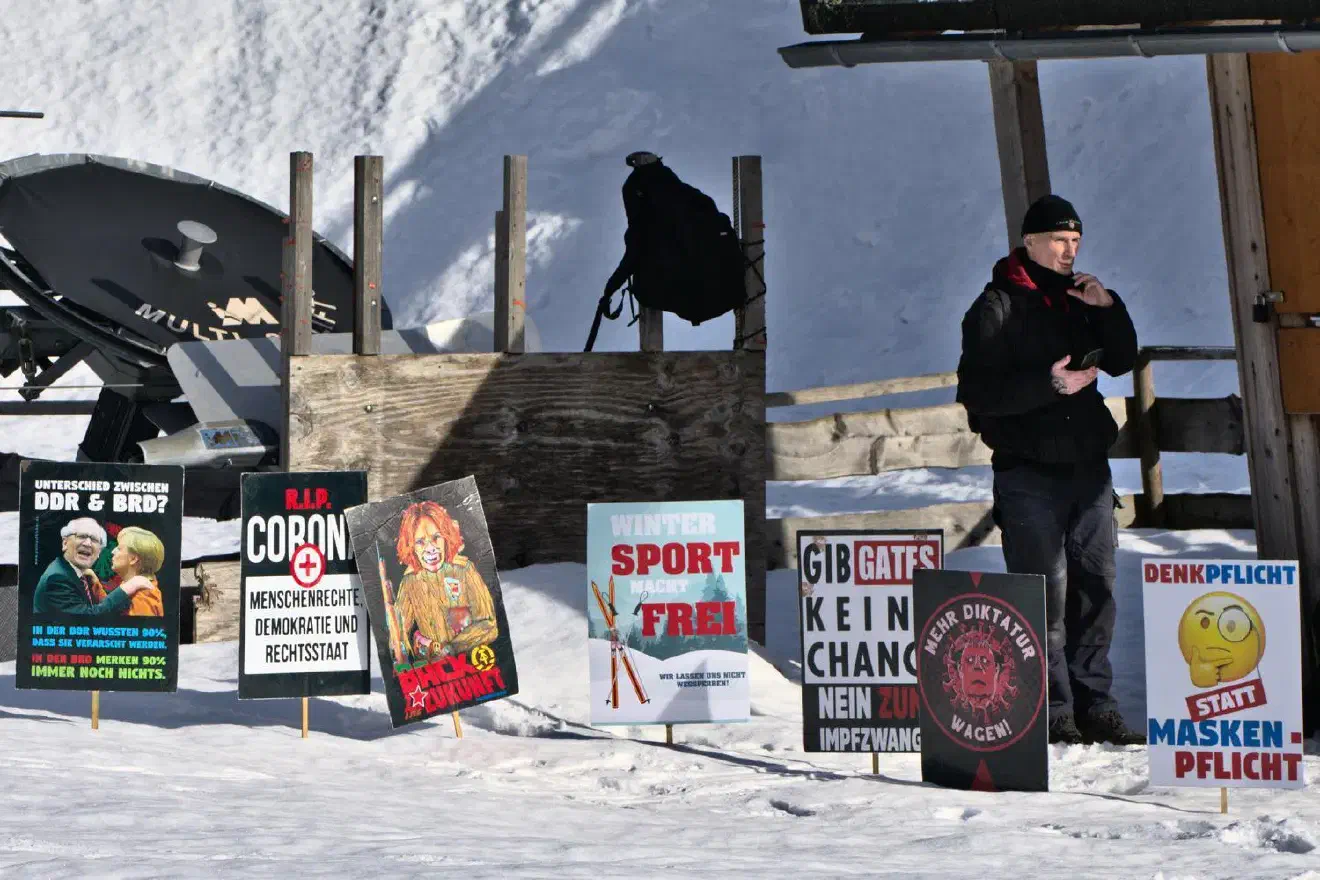 Der politische Aspekt war aufgrund des Spaßes, den die Teilnehmenden hatten, zunächst nur durch einige Kleidungsstücke und aufgestellte Plakate Sichtbar. Später hielt Liebich Reden.