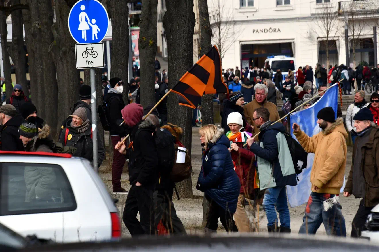 ... ist das sogenannte Georgsband seit dem Krieg in der Ukraine 2014...