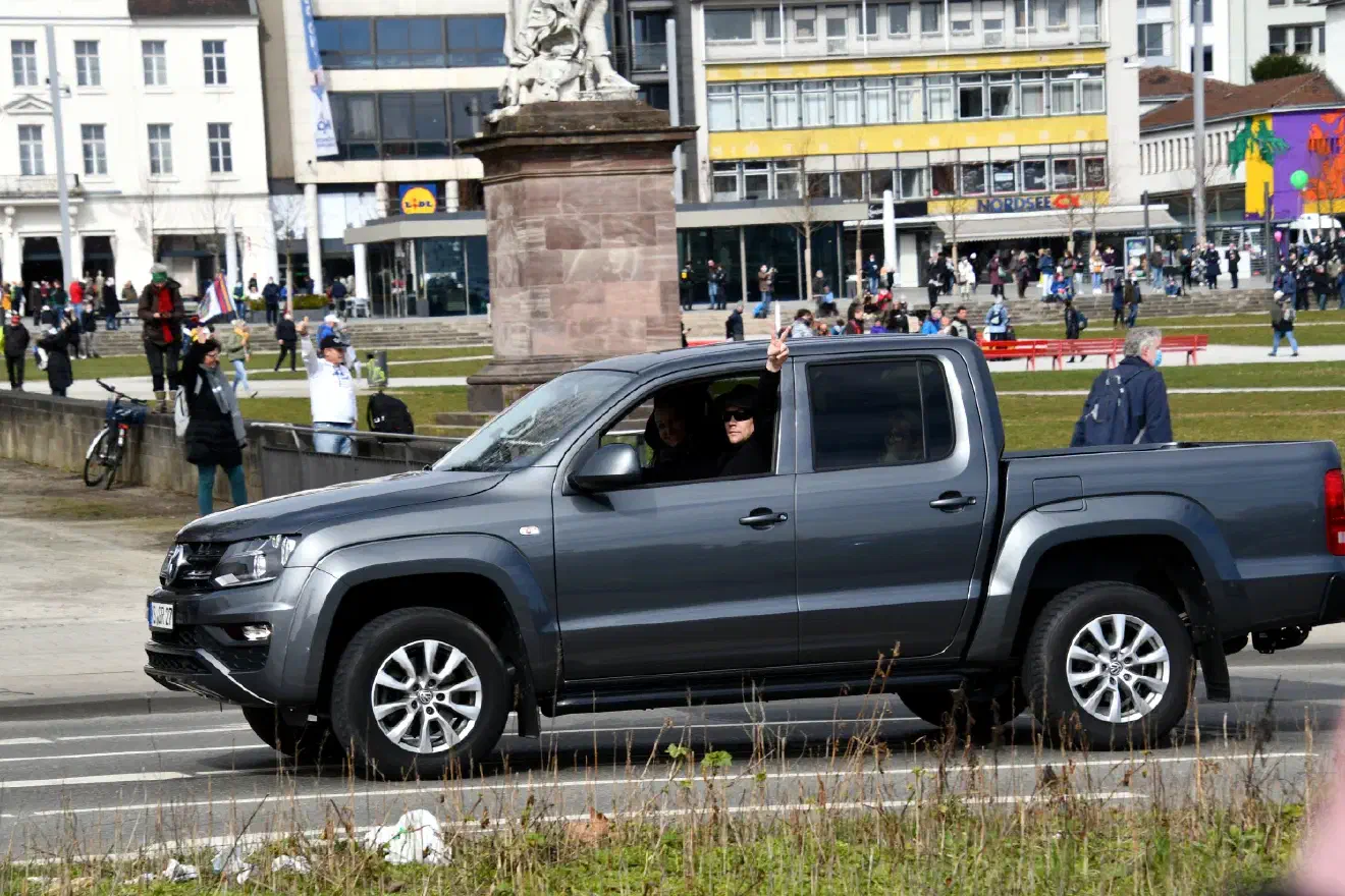 Kennzeichen aus allen möglichen Ecken des Bundesgebietes waren an diesem Tag in der Stadt zu sehen, teilweise nahmen Teilnehmer:innen Anreisen von einigen Stunden auf sich.