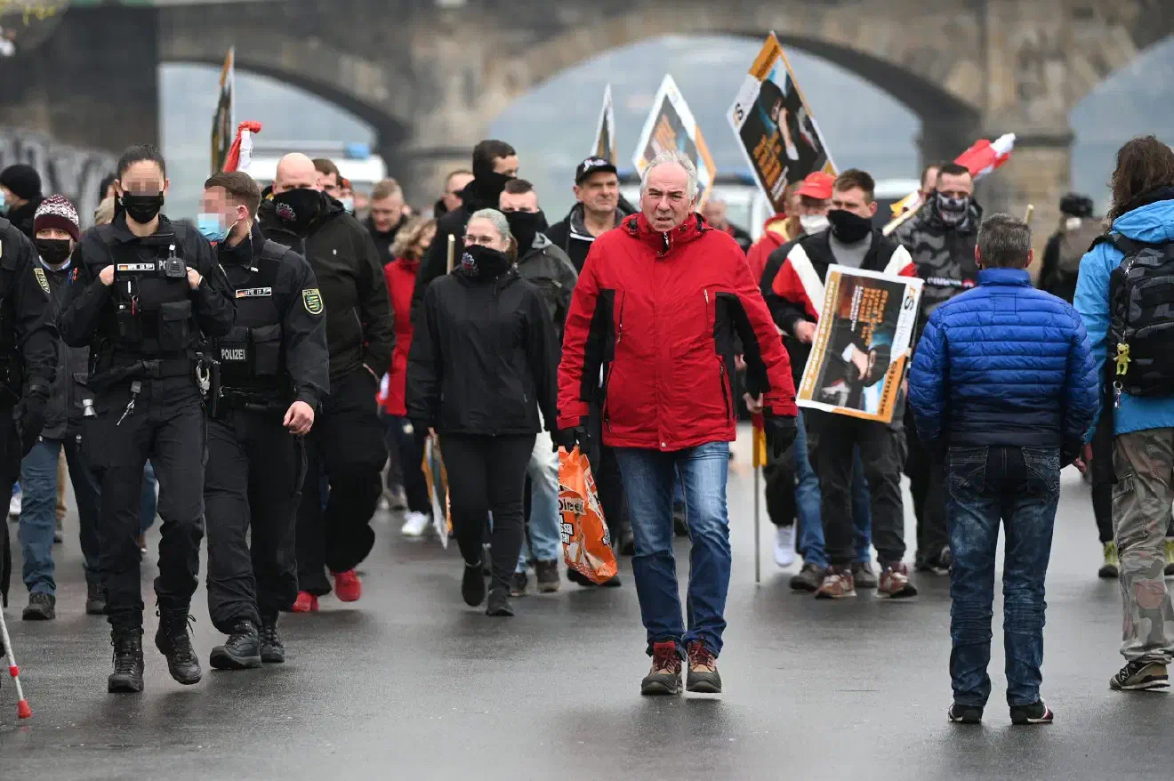 Im Zuge der Mobilisierung zur nun durchgeführten Kundgebung verwies die NPD Jugendorganisation unter anderen auf einen Überfall auf ihren Bundesvorsitzenden Paul Rzehaczek im März diesen Jahres.