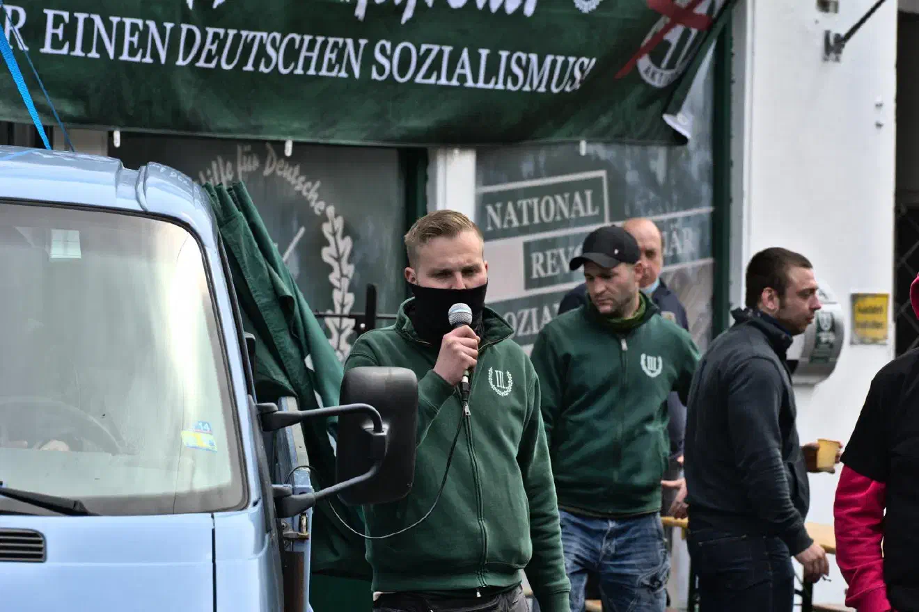 Als Anmelder und Versammlungsleiter fungierte Julian Bender, der Gebietsverbandsleiter »West« der Partei.